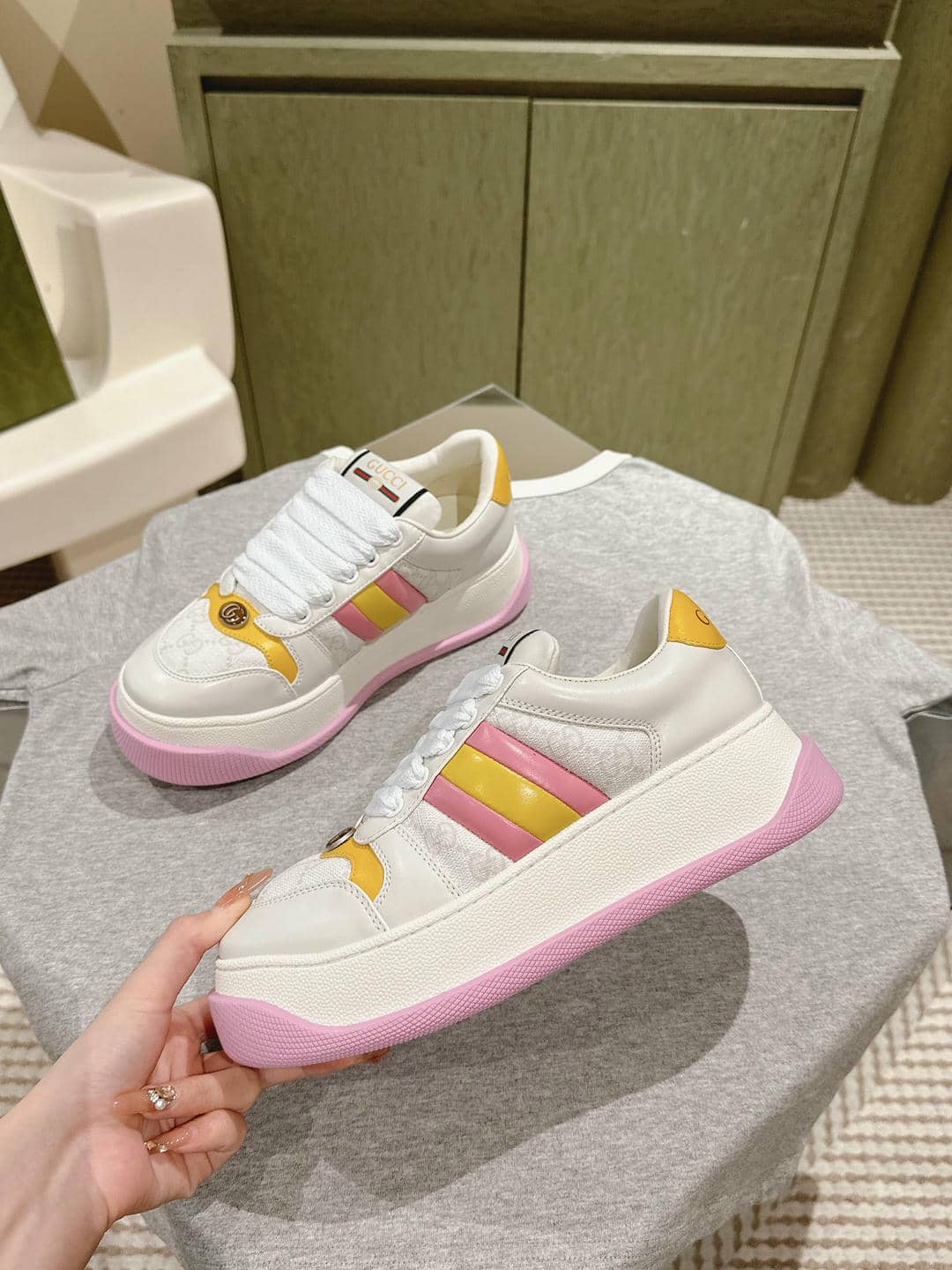 001 Sneaker